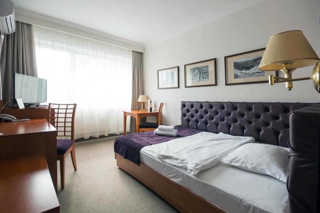 Hotel Europejski Nysa Esterno foto